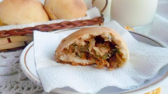 Рецепт Дрожжевые пирожки с капустой и яйцом в духовке
