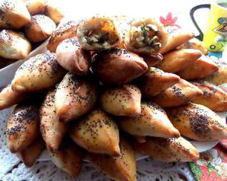 Мини-пирожки с капустой, сельдереем, шпинатом и сыром