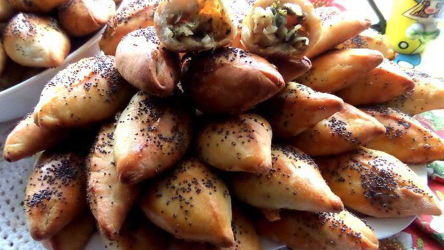 Рецепт мини-пирожки с капустой, сельдереем, шпинатом и сыром