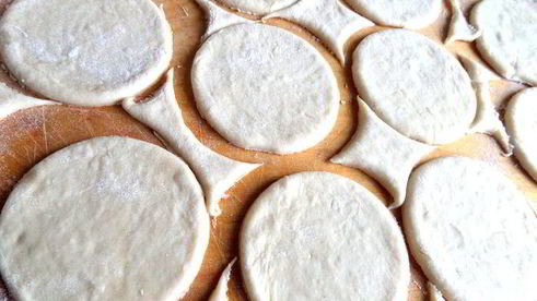 мини-пирожки с капустой, сельдереем, шпинатом и сыром