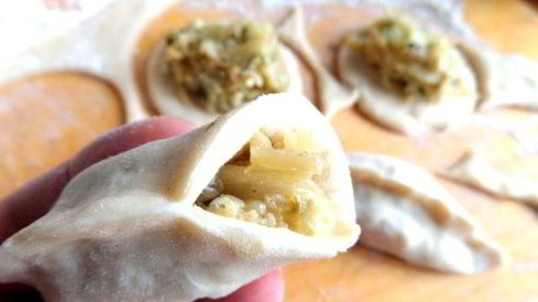 мини-пирожки с капустой, сельдереем, шпинатом и сыром