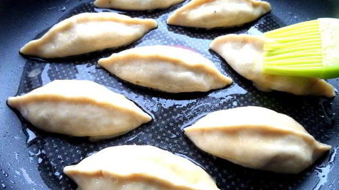 мини-пирожки с капустой, сельдереем, шпинатом и сыром