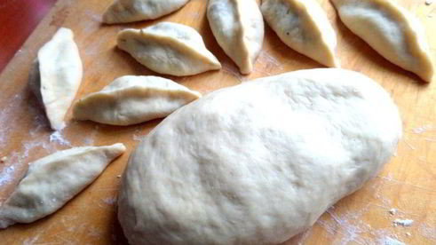 мини-пирожки с капустой, сельдереем, шпинатом и сыром