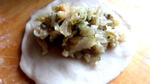 мини-пирожки с капустой, сельдереем, шпинатом и сыром