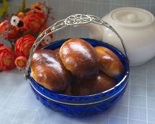 Печеные пирожки из дрожжевого теста