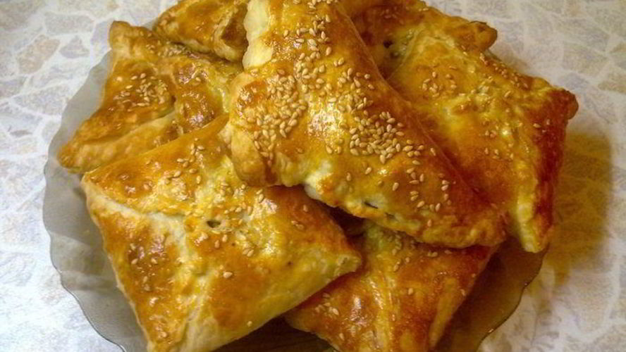Рецепт пирожки из слоеного теста с курицей и грибами