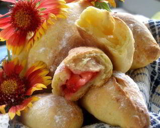 Пирожки из творожного теста с двумя видами начинок