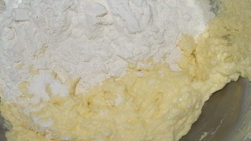 пирожки из творожного теста с двумя видами начинок