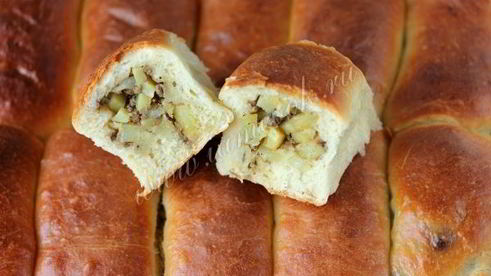 пирожки печеные с жареной картошкой и печенью
