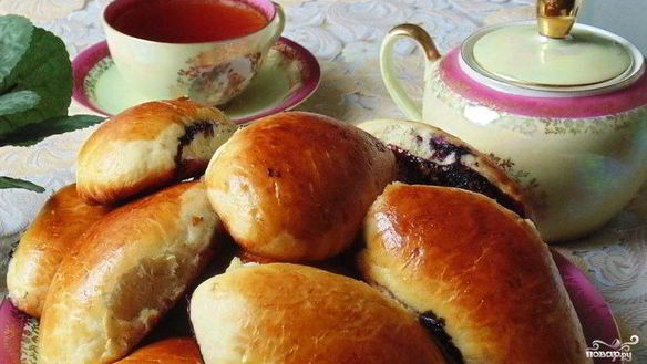 Рецепт Пирожки с черникой из дрожжевого теста