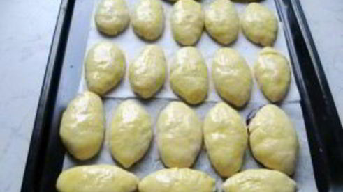 пирожки с черникой из дрожжевого теста