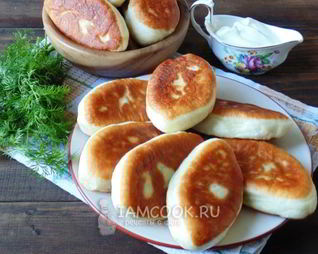 Пирожки с горохом, жареные на сковороде