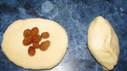 пирожки с изюмом
