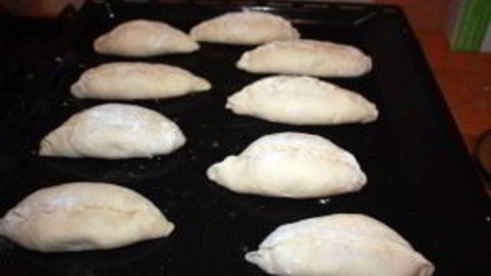 пирожки с изюмом