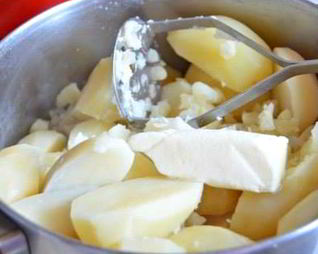 Пирожки с картофелем на сковороде