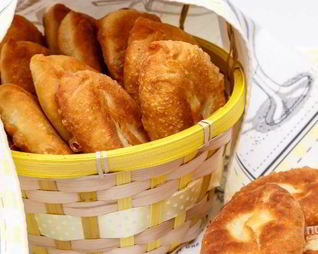 Пирожки с луком и яйцами