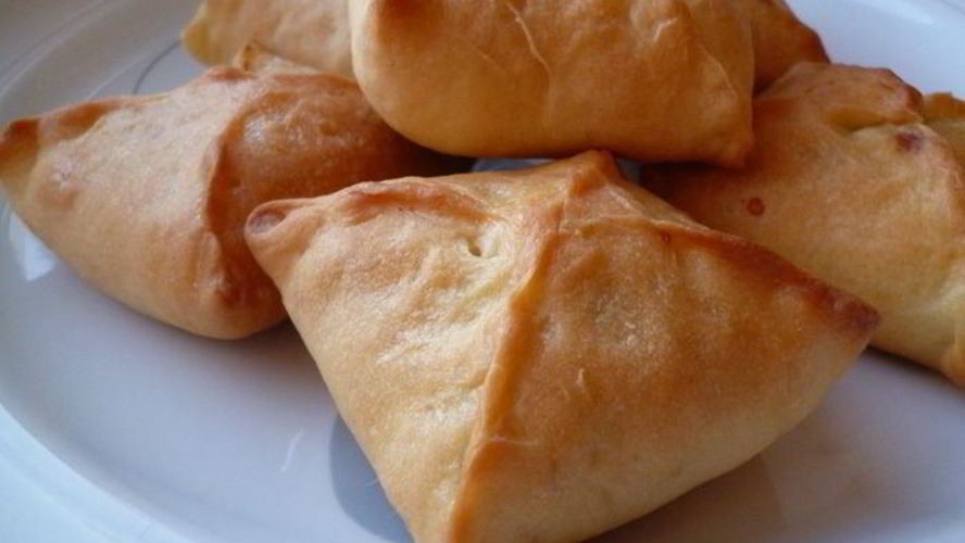 Рецепт пирожки с вкусом пиццы из ленивого дрожжевого теста