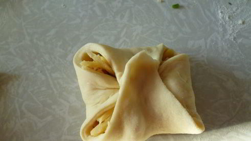 пирожки с вкусом пиццы из ленивого дрожжевого теста