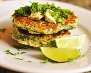 Пирожки с зеленым луком и яйцом