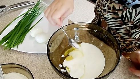 пирожки с зеленым луком и яйцом