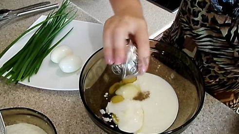 пирожки с зеленым луком и яйцом