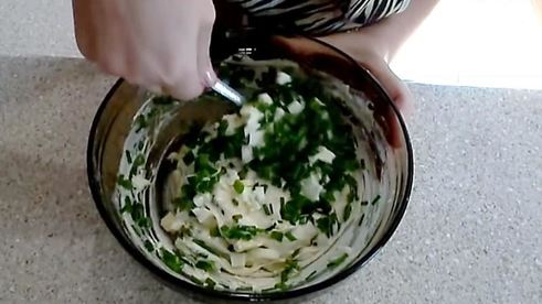 пирожки с зеленым луком и яйцом