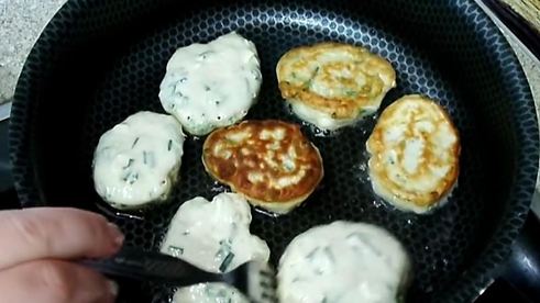 пирожки с зеленым луком и яйцом