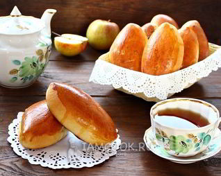 Сдобные пирожки с яблоками в духовке