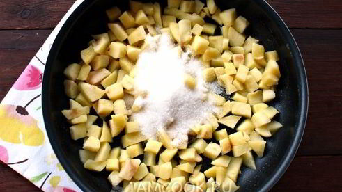 сдобные пирожки с яблоками в духовке