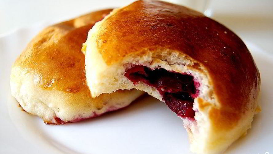 Рецепт сладкие пирожки с вишней