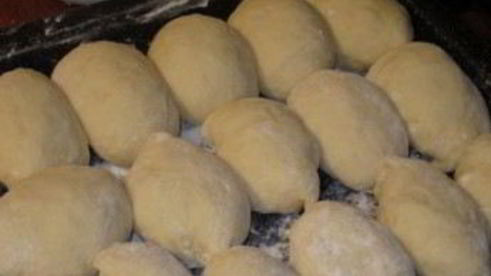 сладкие пирожки с вишней