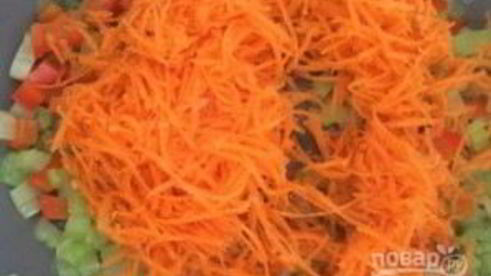 слоеные пирожки с фаршем и овощами