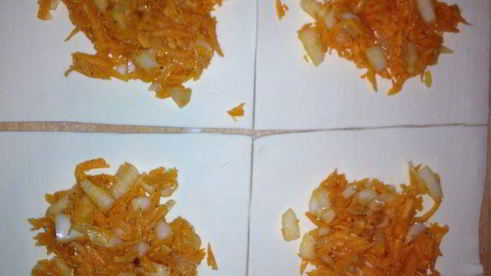 слоеные пирожки с тыквой и репчатым луком