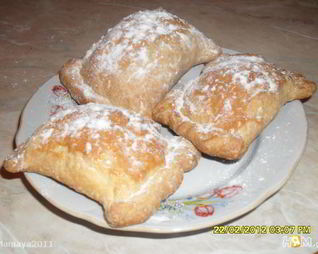 Слоеные пирожки с яблоками