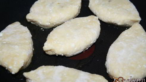 творожные пирожки с рубленой курицей