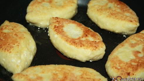 творожные пирожки с рубленой курицей