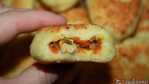 творожные пирожки с рубленой курицей