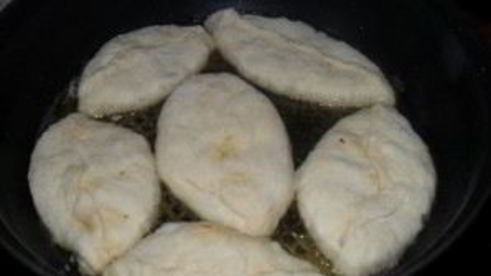 воздушные пирожки на сковороде