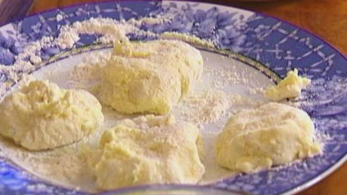 жареные пирожки из картофеля и творога