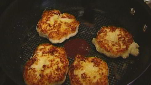 жареные пирожки из картофеля и творога