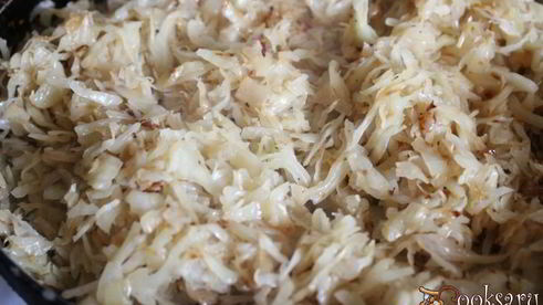 жареные пирожки с капустой