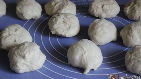 жареные пирожки с капустой