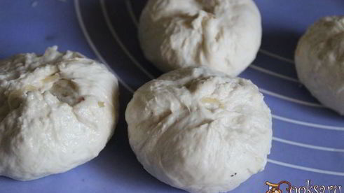 жареные пирожки с капустой