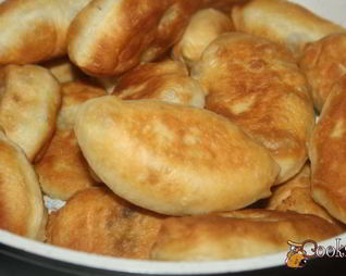 Жареные пирожки с квашеной капустой