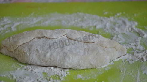 жареные пирожки с зеленым луком и яйцом на воде