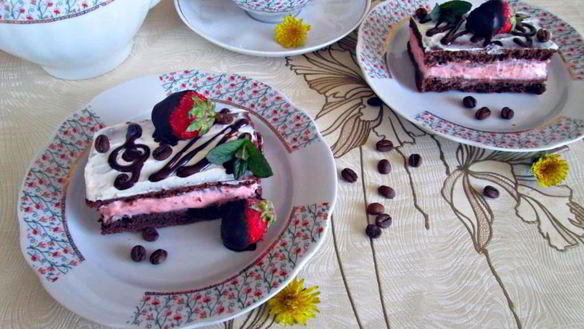 Рецепт Кофейно-клубничное пирожное со сливочным кремом