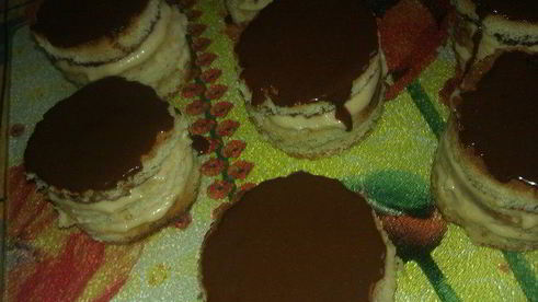 пирожное бисквитное фруктово-шоколадное