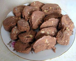 Пирожное колбаска из печенья