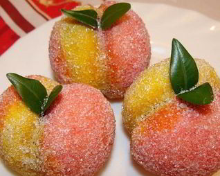 Пирожное Персики со сметанным кремом