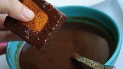 пирожное с кокосовой стружкой